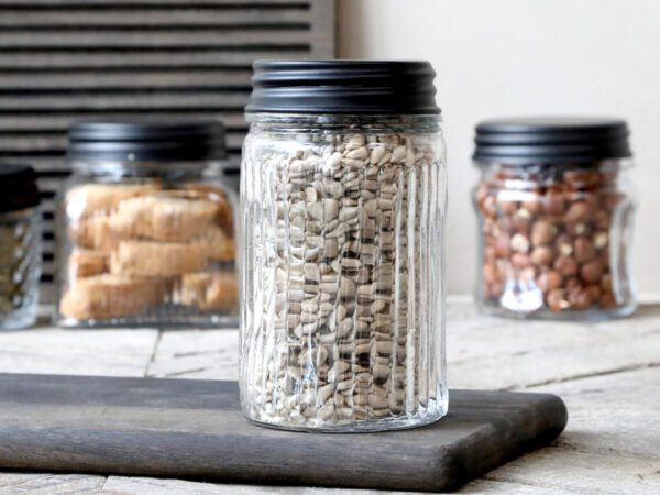 Glas v/rillum og svørtum loki